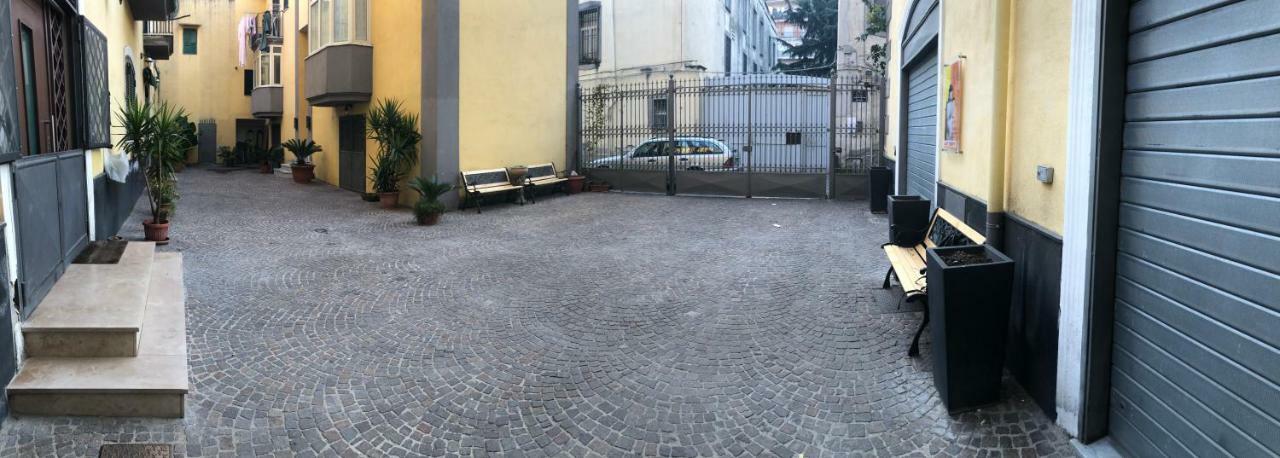 La Casa Di Nonno Vittorio Lägenhet Neapel Exteriör bild