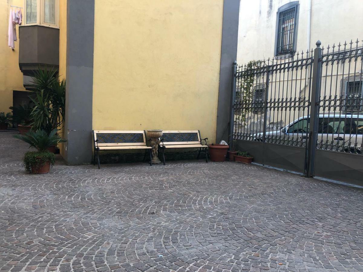 La Casa Di Nonno Vittorio Lägenhet Neapel Exteriör bild